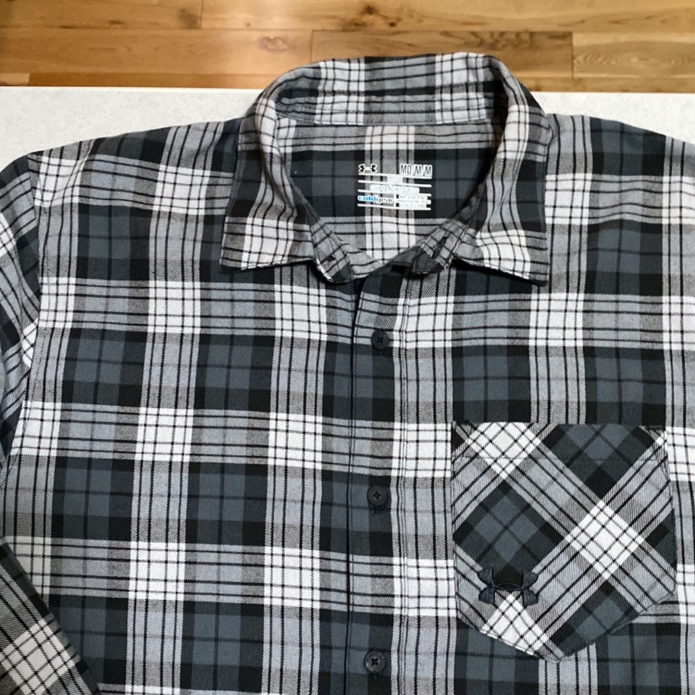 Men’s Under Armour Button Up Flannel Shirt size M